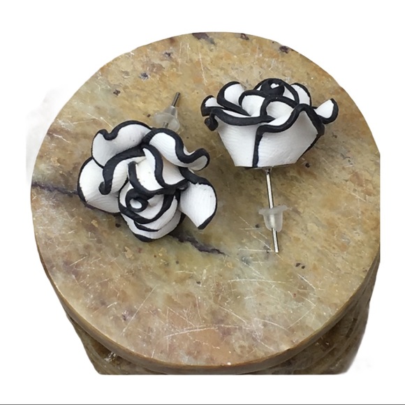 Black & White Flower Stud Earrings - Picture 2 of 10